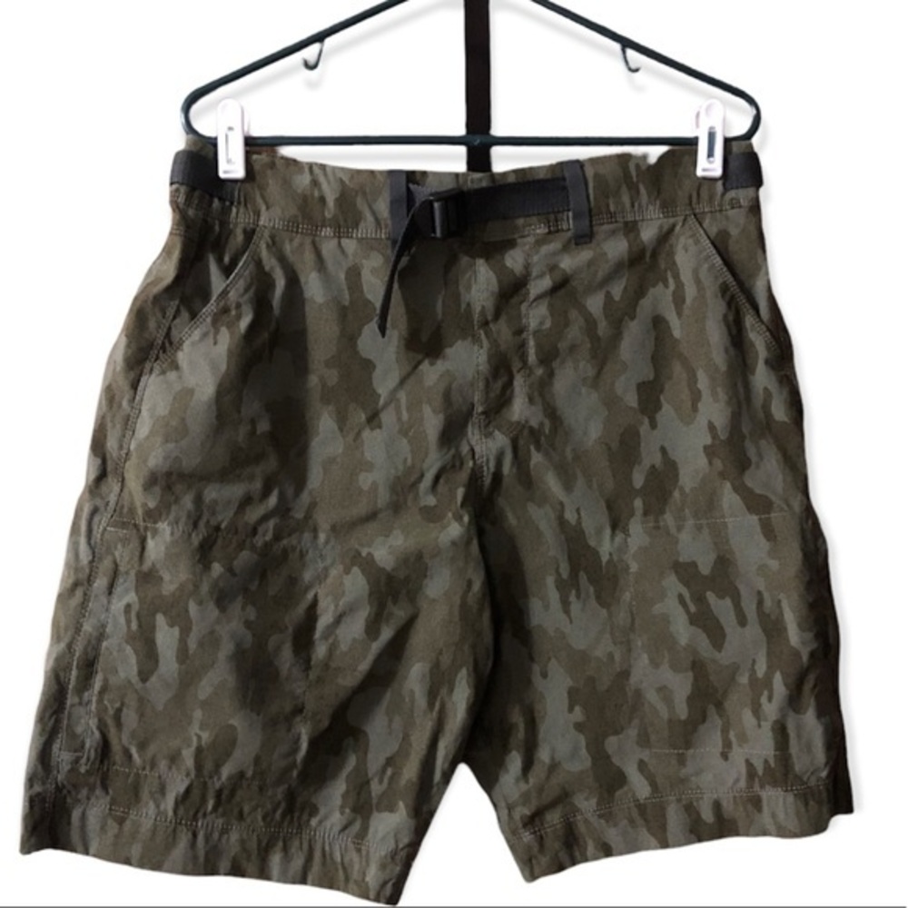 Lake Trail‎ Shorts Size M Men’s Camo With Belt Green Pockets Snap Fly Zip